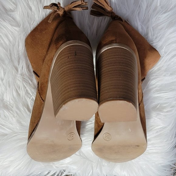 Universal Thread Women's Brown Suede Clare Tassel Heeled Bootie Size 8.5 - Picture 15 of 16